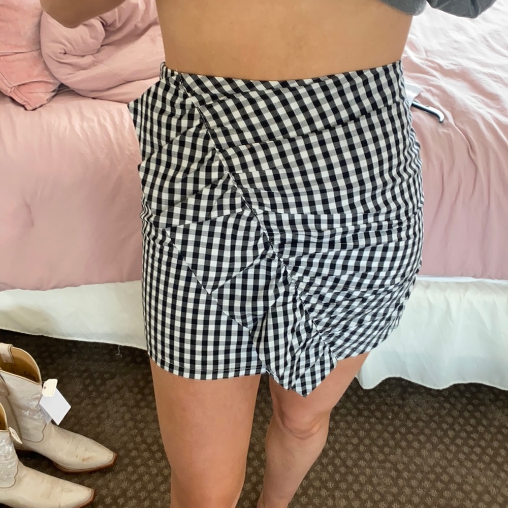 Lulus black and white checkered skirt